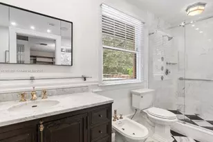 1006 S Greenway Dr, Coral Gables, FL 33134 - Photo 6