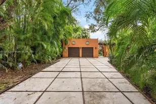 1006 S Greenway Dr, Coral Gables, FL 33134 - Photo 2