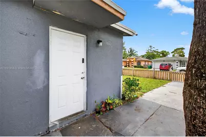 2779 NW 9th Pl, Fort Lauderdale, FL 33311 - Photo 4