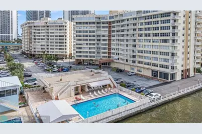 1817 S Ocean Dr #426, Hallandale Beach, FL 33009 - Photo 2