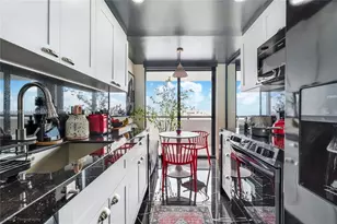 2555 Collins Ave, Miami Beach, FL 33140 - Photo 6