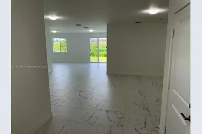 1838 NE 1st St, Homestead, FL 33033 - Photo 4