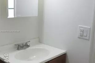 11750 NE 16th Ave, Miami, FL 33161 - Photo 16