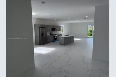 1884 NE 1st St, Homestead, FL 33033 - Photo 4