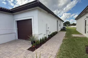 2942 SE 23rd Ave, Homestead, FL 33035 - Photo 2