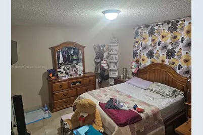 1521 W 42nd Pl #18, Hialeah, FL 33012 - Photo 10