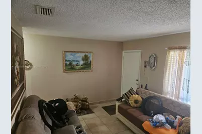 1521 W 42nd Pl #18, Hialeah, FL 33012 - Photo 12