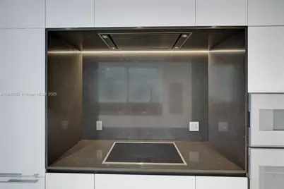 300 Biscayne Blvd Way #505C, Miami, FL 33131 - Photo 14