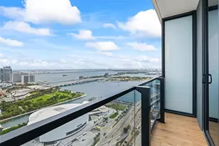 398 NE 5th St, Miami, FL 33132 - Photo 14