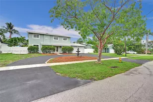 5840 SW 19th St, Plantation, FL 33317 - Photo 8