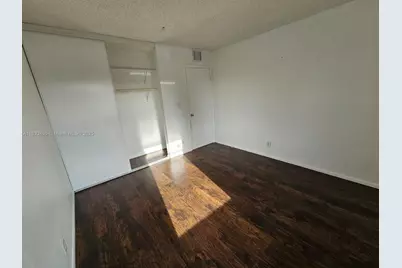 405 S Pine Island Rd #401D, Plantation, FL 33324 - Photo 8