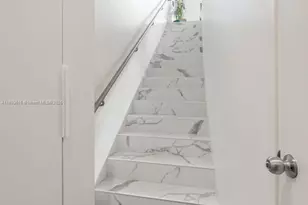 455 NE 39th St, Miami, FL 33137 - Photo 10