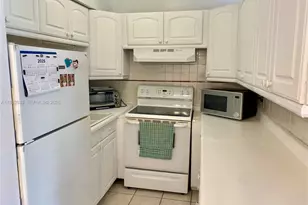 820 SW 11th Ave, Hallandale Beach, FL 33009 - Photo 4