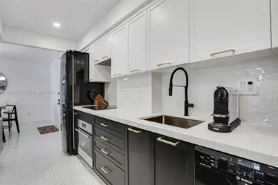 1621 Collins Ave #504, Miami Beach, FL 33139 - Photo 8