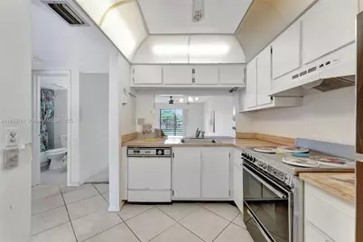 10304 Sunrise Lakes Blvd #209, Sunrise, FL 33322 - Photo 8