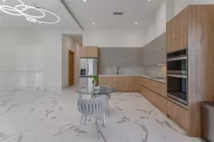 635 SW 9th St, Hallandale Beach, FL 33009 - Photo 8