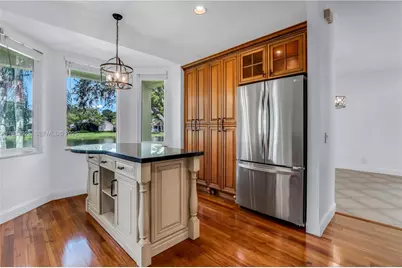 325 Cameron Dr, Weston, FL 33326 - Photo 14
