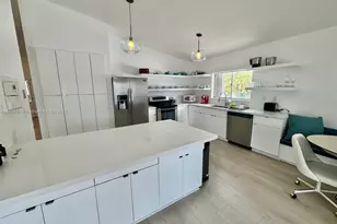 10911 N Bayshore Dr, Miami, FL 33161 - Photo 12