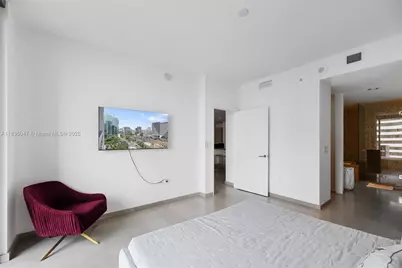 88 SW 7th St #1010, Miami, FL 33130 - Photo 10