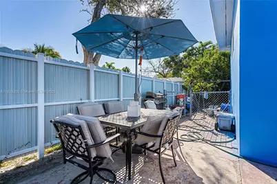 1300 NE 203rd St, Miami, FL 33179 - Photo 24