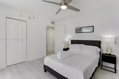 1200 Brickell Bay Dr #2424, Miami, FL 33131 - Photo 16