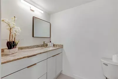 1200 Brickell Bay Dr #2424, Miami, FL 33131 - Photo 18