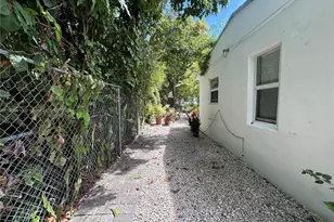110 NE 56th St, Miami, FL 33137 - Photo 14