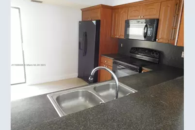 323 Ives Dairy Rd #06, Miami, FL 33179 - Photo 6