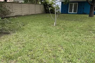 2622 NW 47th St, Miami, FL 33142 - Photo 12