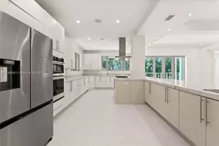 5625 N Bay Rd, Miami Beach, FL 33140 - Photo 10