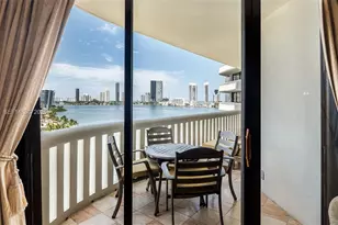 3000 Island Blvd, Aventura, FL 33160 - Photo 4