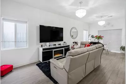 879 SE 19th St, Homestead, FL 33034 - Photo 4