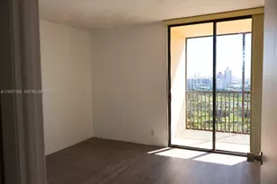 20379 W Country Club Dr, Aventura, FL 33180 - Photo 12