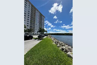 400 Kings Point Dr #309, Sunny Isles Beach, FL 33160 - Photo 2