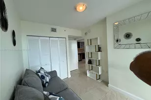 41 SE 5th St, Miami, FL 33131 - Photo 12