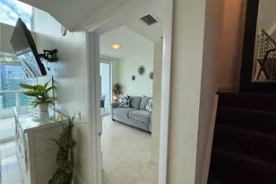 41 SE 5th St, Miami, FL 33131 - Photo 10