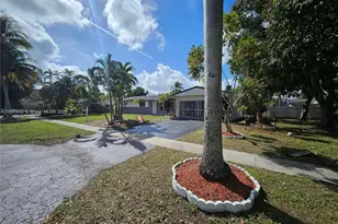 221 SW 53rd Ave, Plantation, FL 33317 - Photo 10