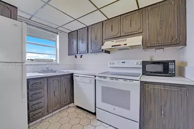 2998 E Sunrise Lakes Dr #414, Sunrise, FL 33322 - Photo 8