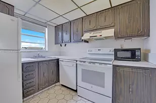 2998 E Sunrise Lakes Dr, Sunrise, FL 33322 - Photo 8