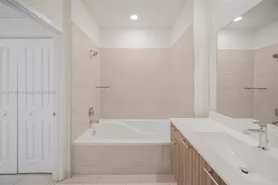 8265 NW 41st St #C-307, Doral, FL 33166 - Photo 16