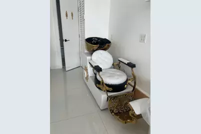 Confidentially NE 7 Th Ave, Miami, FL 33161 - Photo 2