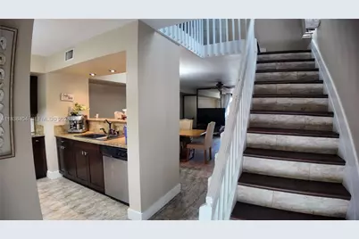 9715 NW 23rd Ct, Pembroke Pines, FL 33024 - Photo 6