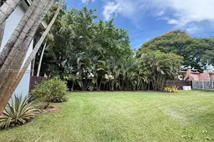 8040 SW 18th Pl, Davie, FL 33324 - Photo 2