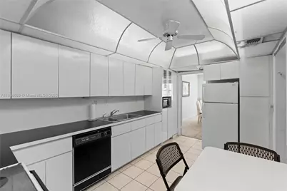 5001 Collins Ave #4G, Miami Beach, FL 33140 - Photo 16