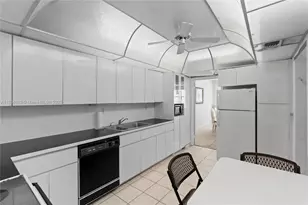 5001 Collins Ave, Miami Beach, FL 33140 - Photo 16