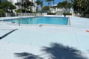 498 NW 165th St Rd, Miami, FL 33169 - Photo 12