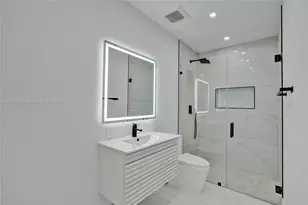 1840 NE 199th St, Miami, FL 33179 - Photo 20