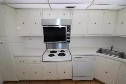 5601 Collins Ave #720, Miami Beach, FL 33140 - Photo 14