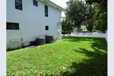 290 NE 108th St, Miami, FL 33161 - Photo 30