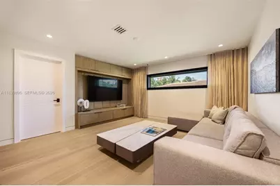 110 Holiday Dr, Hallandale Beach, FL 33009 - Photo 24